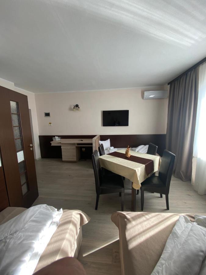 Pensiunea Damiro Orşova Extérieur photo