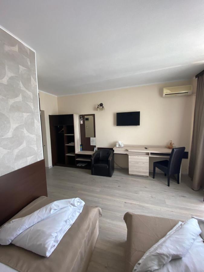 Pensiunea Damiro Orşova Extérieur photo